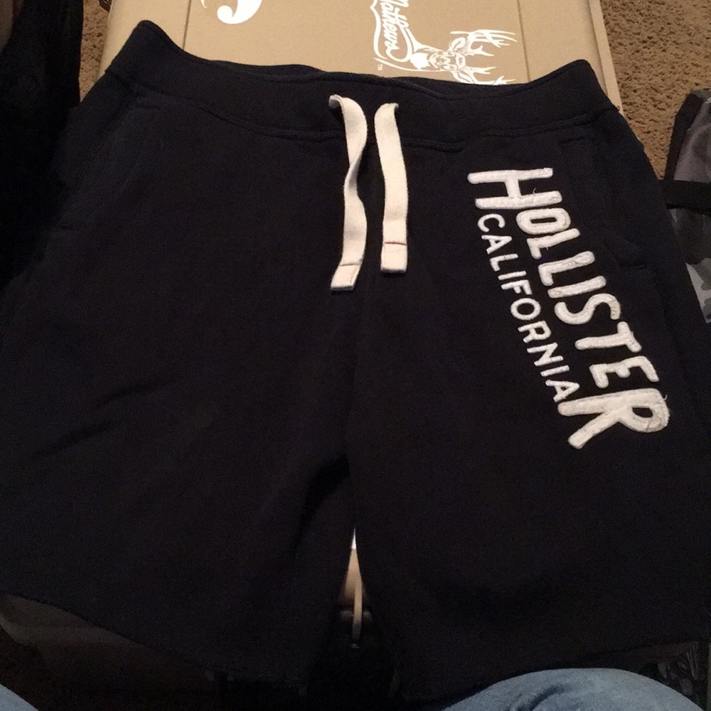 Hollister shorts men’s